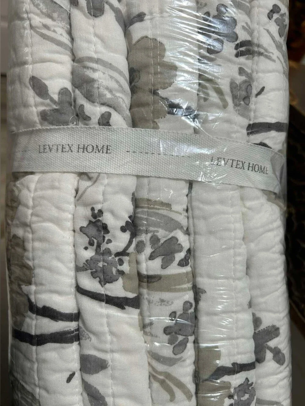 Levtex Home Pisa Reversible Full/Queen Quilt Set (88x92in) with 2 Pillow Shams